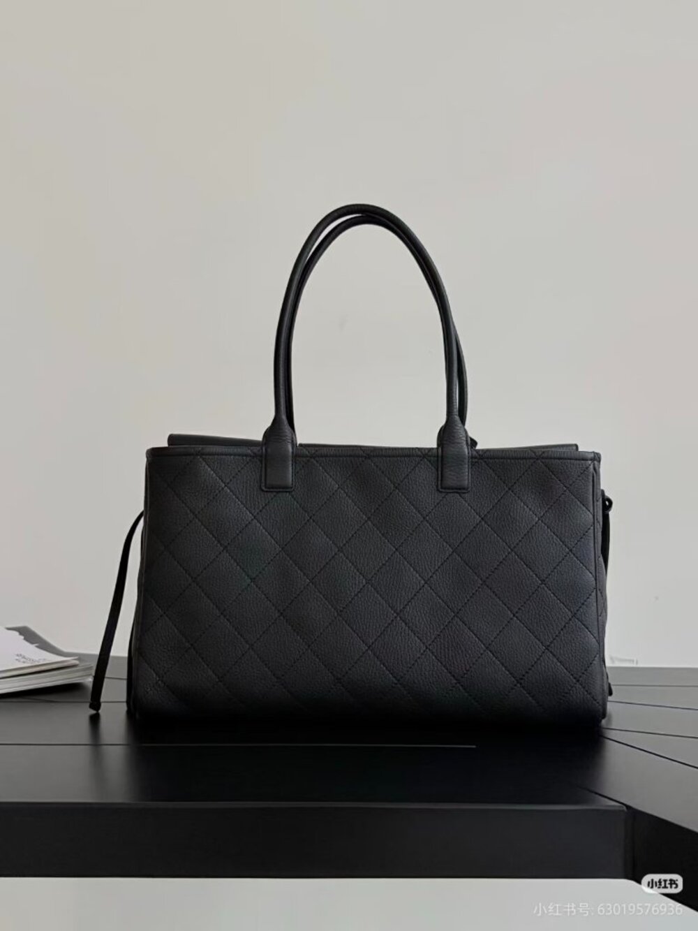Classic CHANEL Bags: A Stylish and Versatile Choice for Elegance - Picture 5 of 9